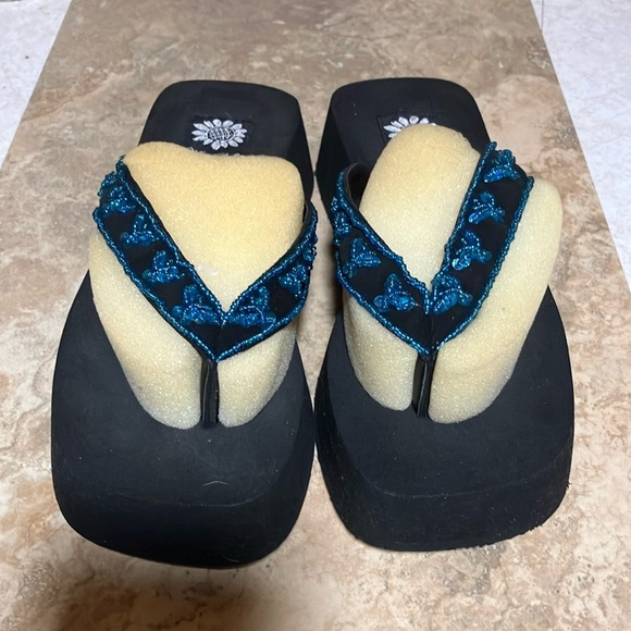 Yellow Box brand new beaded blue butterfly flip flops sandals 7 - Picture 2 of 7